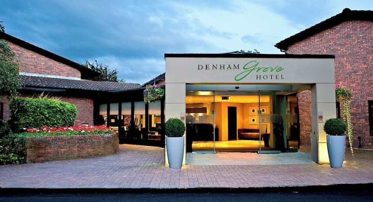 Denham Grove Hotel  picture of the front of the hotel in Uxbridge